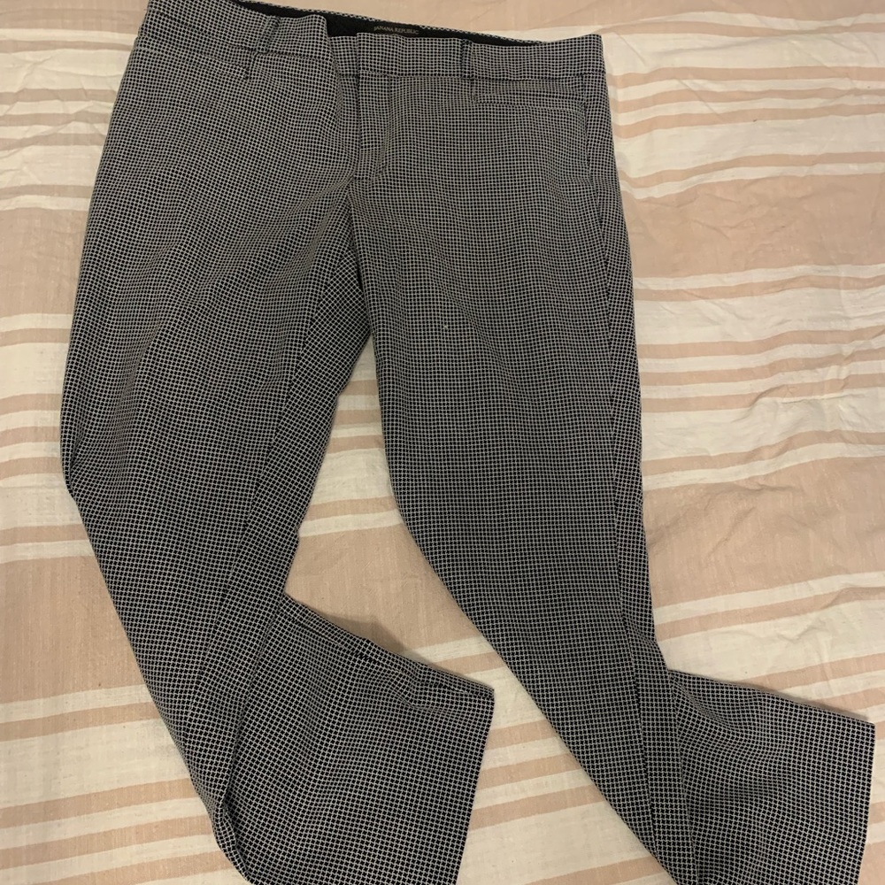 Black and white work pants. Sight pull on thigh. Unnoticeable.